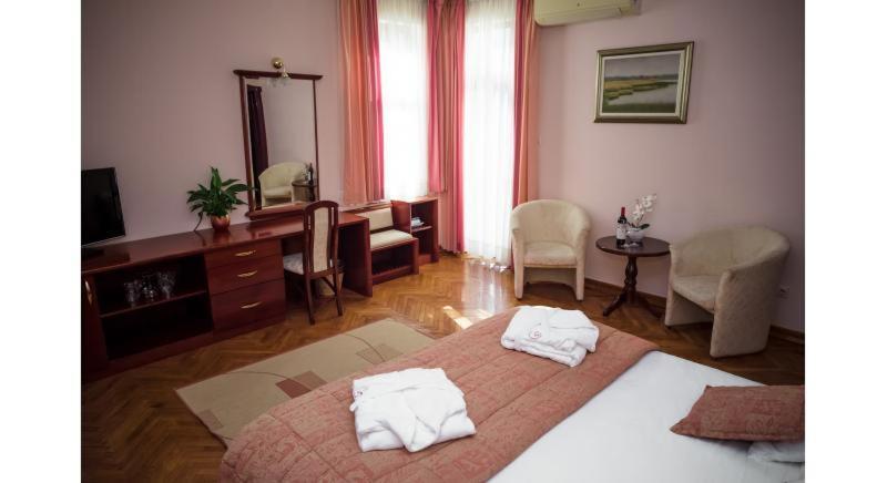 Garni Hotel Vila Milord Resort Palic Ngoại thất bức ảnh