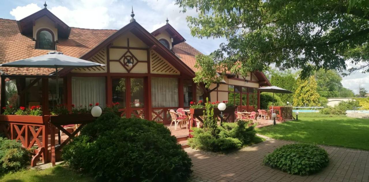 Garni Hotel Vila Milord Resort Palic Ngoại thất bức ảnh